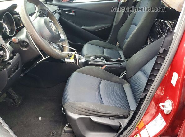 3MYDLBYV0JY312574 2018 TOYOTA YARIS Красный Вид салона спереди