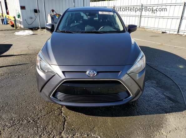 3MYDLBYV1JY309585 2018 TOYOTA YARIS Угольный Вид наклейки с VIN-кодом
