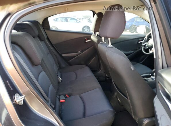 3MYDLBYV4JY331791 2018 TOYOTA YARIS Угольный Вид задних сидений