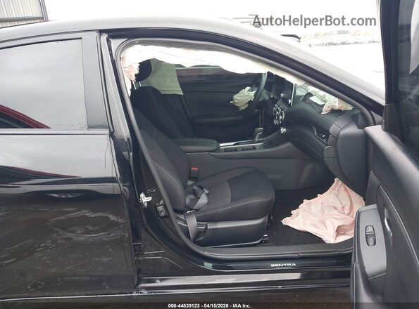 3N1AB8CV2RY267313 2024 NISSAN SENTRA Black Вид салону спереду