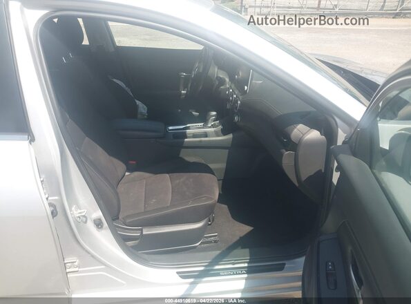 3N1AB8CV7NY306729 2022 NISSAN SENTRA Серебряный Вид салона спереди