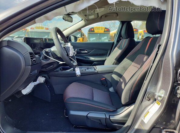 3N1AB9DV2TY237045 2026 NISSAN SENTRA Серый Вид салона спереди