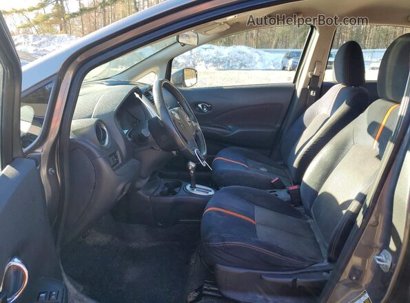 3N1CE2CP2GL367663 2016 NISSAN VERSA Серый Вид салона спереди