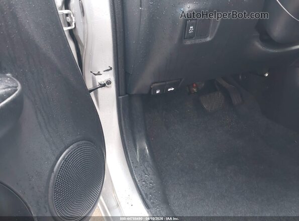 3N1CE2CP4JL367915 2018 NISSAN VERSA NOTE Silver Widok z przodu