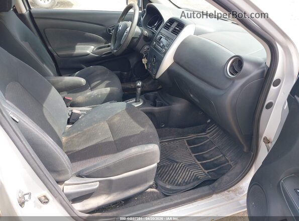 3N1CN7AP5GL853237 2016 NISSAN VERSA Silver Widok wnętrza z przodu