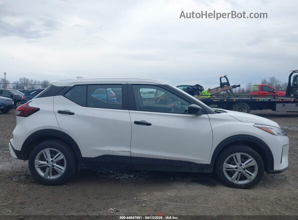 3N1CP5BV1NL528481 2022 NISSAN KICKS Белый Вид задней части салона