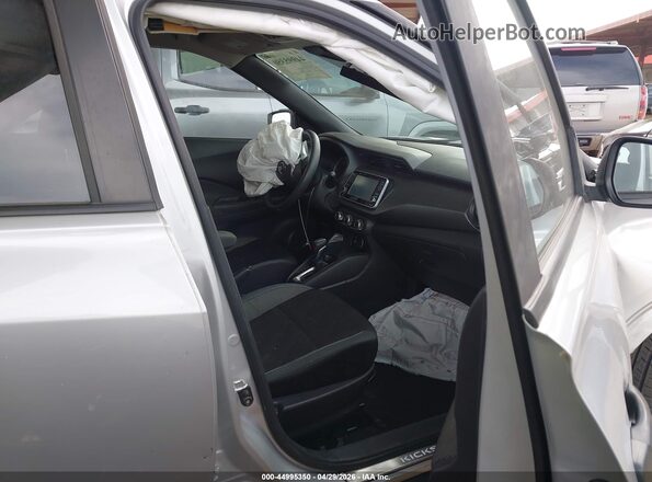 3N1CP5BV2LL485332 2020 NISSAN KICKS Серебряный Вид салона спереди