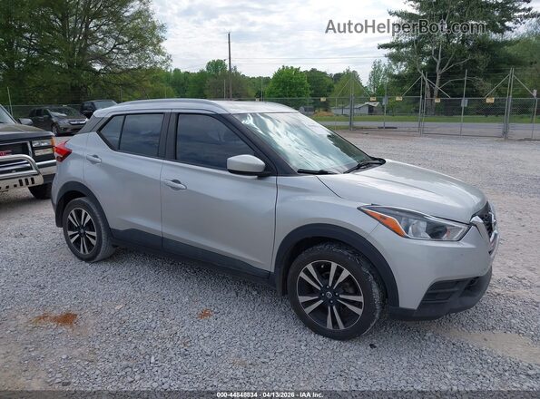 3N1CP5CUXKL509770 2019 NISSAN KICKS Серебряный Передняя правая четверть