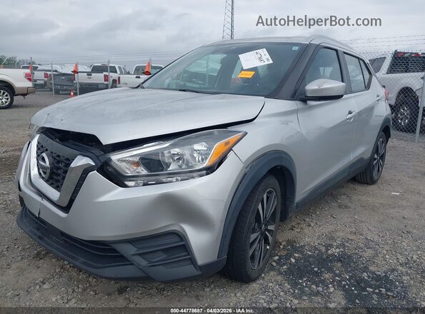 3N1CP5CV9LL518003 2020 NISSAN KICKS Silver Vista tres cuartos delantera izquierda