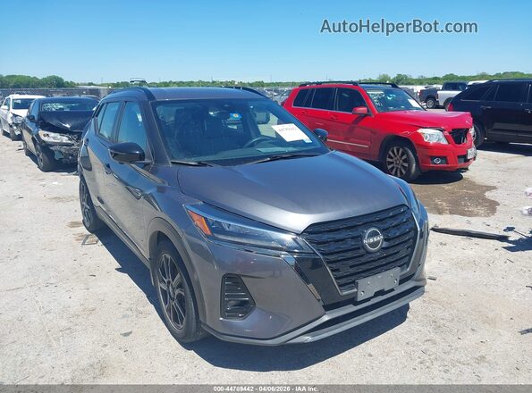 3N1CP5DV4PL533044 2023 NISSAN KICKS Gray Delantero derecho