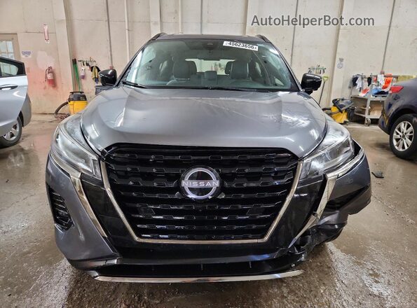 3N1CP5DV4PL575259 2023 NISSAN KICKS Серый Вид спереди
