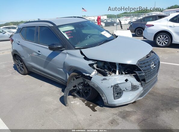 3N1CP5DV8PL487752 2023 NISSAN KICKS Серый Передняя правая четверть