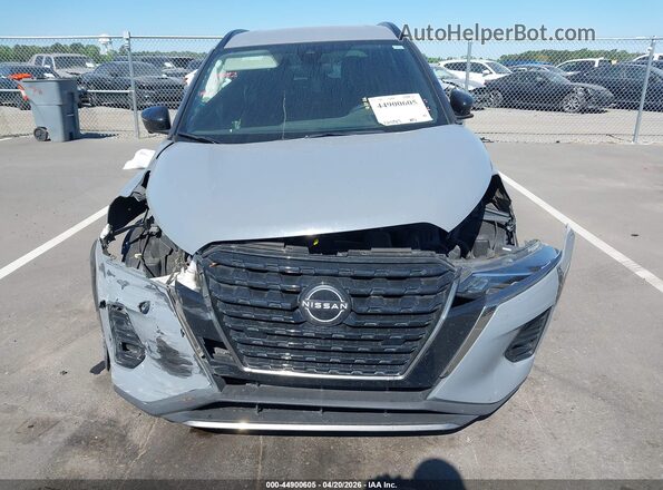 3N1CP5DV8PL487752 2023 NISSAN KICKS Серый Вид задней части салона