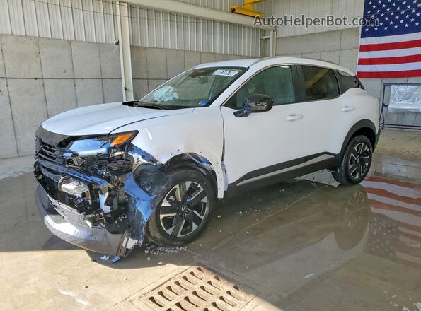 3N8AP6CB1TL379893 2026 NISSAN KICKS Белый Передняя левая четверть