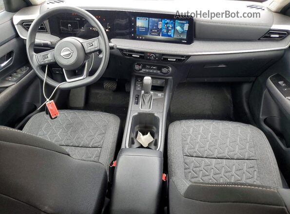 3N8AP6CB6TL324131 2026 NISSAN KICKS Gray Widok deski rozdzielczej