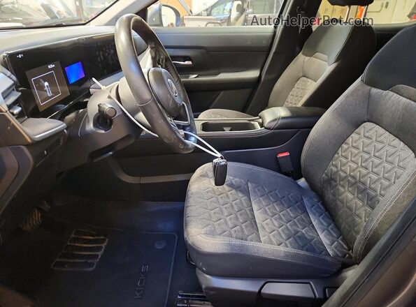 3N8AP6CB9SL399730 2025 NISSAN KICKS Charcoal Вид салону спереду