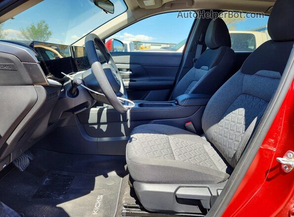 3N8AP6CB9SL406708 2025 NISSAN KICKS Red Vista interior delantera