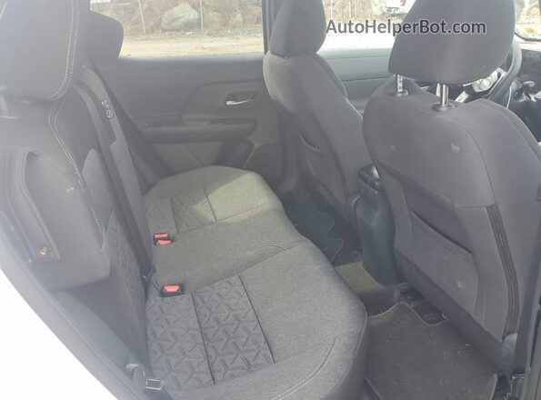 3N8AP6CBXSL352738 2025 NISSAN KICKS White Widok wnętrza z tyłu