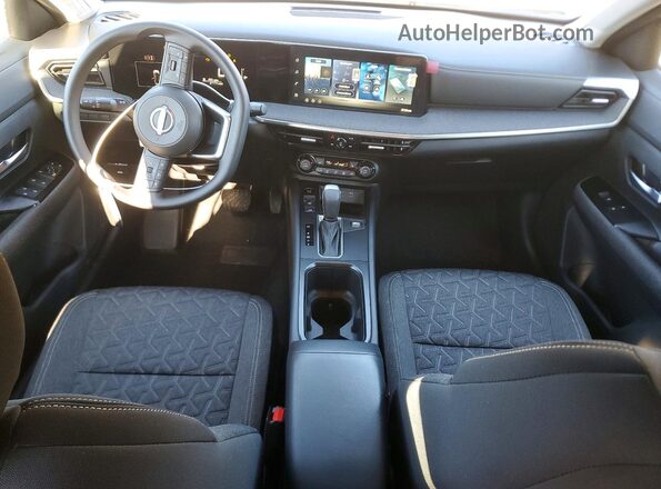 3N8AP6CBXTL308501 2026 NISSAN KICKS Белый Вид панели приборов