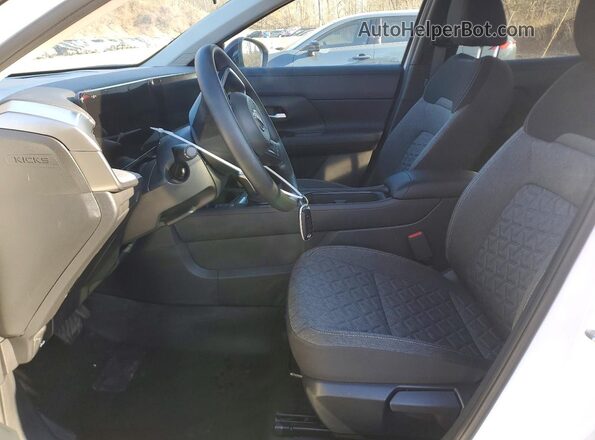 3N8AP6CBXTL308501 2026 NISSAN KICKS Белый Вид салона спереди