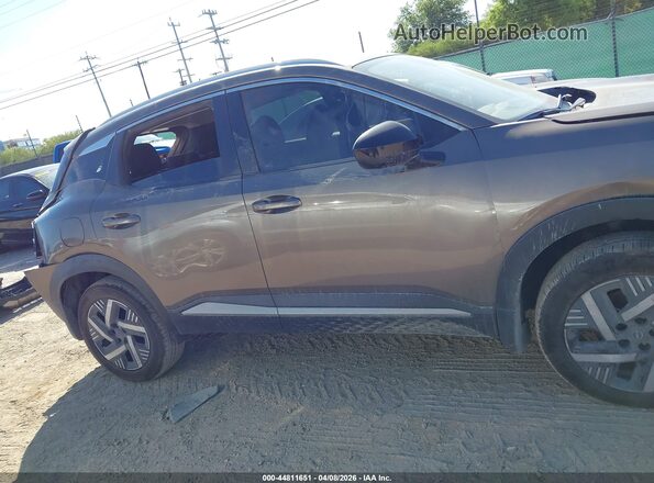 3N8AP6CE2TL339445 2026 NISSAN KICKS Коричневый Вид задней части салона