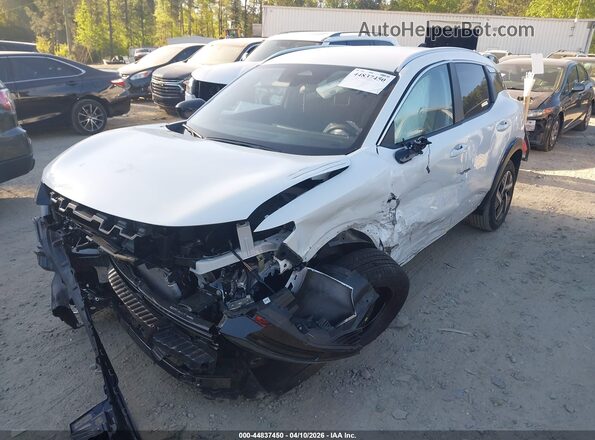 3N8AP6CE6TL321093 2026 NISSAN KICKS White Vista tres cuartos delantera izquierda