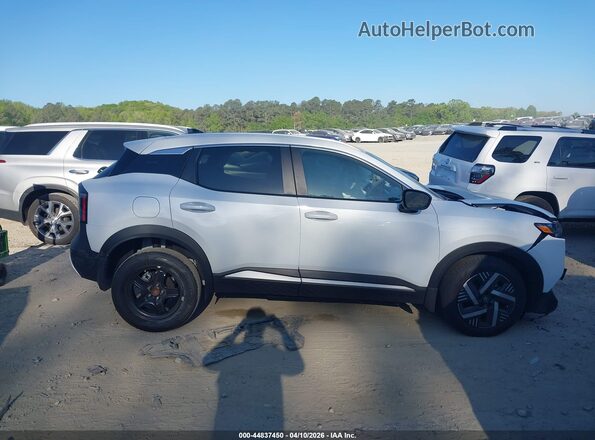 3N8AP6CE6TL321093 2026 NISSAN KICKS White Vista interior trasera