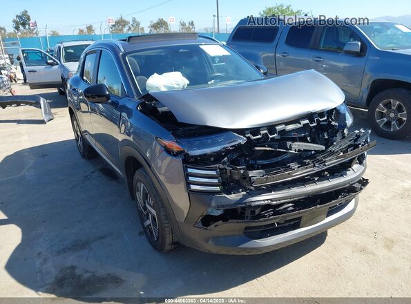 3N8AP6CE9TL333531 2026 NISSAN KICKS Серый Передняя правая четверть