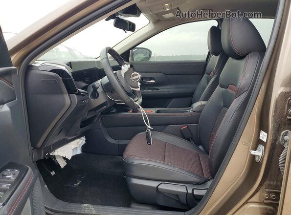 3N8AP6DA8SL403286 2025 NISSAN KICKS Brown წინა სალონის ხედი