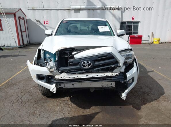 3TMBZ5DN5HM007973 2017 TOYOTA TACOMA White Widok wnętrza z tyłu
