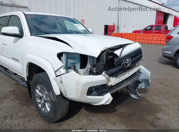 3TMBZ5DN5HM007973 2017 TOYOTA TACOMA White Widok z przodu