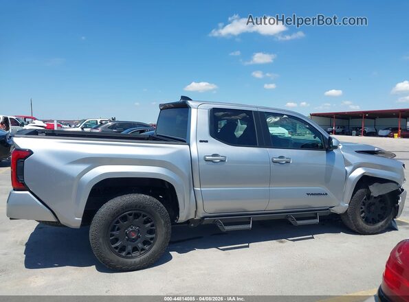 3TMKB5FN1TM055478 2026 TOYOTA TACOMA Gray Widok wnętrza z tyłu