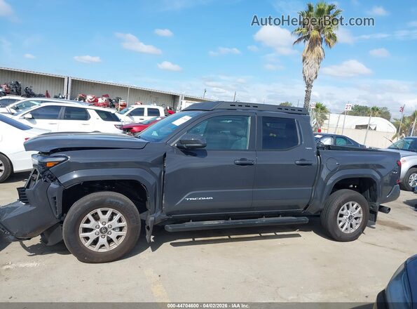 3TMKB5FN2SM045427 2025 TOYOTA TACOMA Gray Вид задньої частини салону