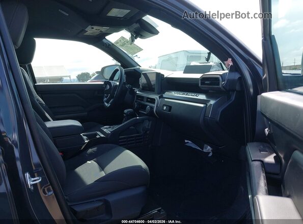3TMKB5FN2SM045427 2025 TOYOTA TACOMA Gray Вид салону спереду