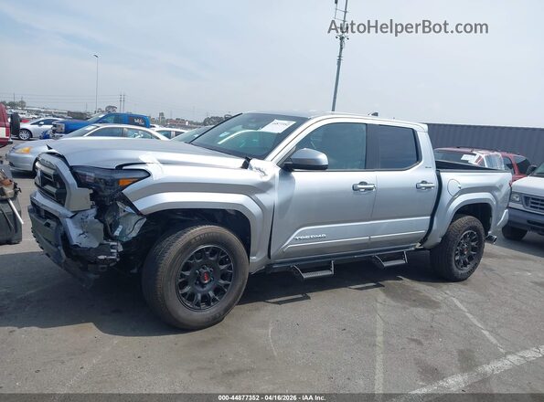 3TMKB5FN2TM055697 2026 TOYOTA TACOMA Silver Widok wnętrza 360 stopni