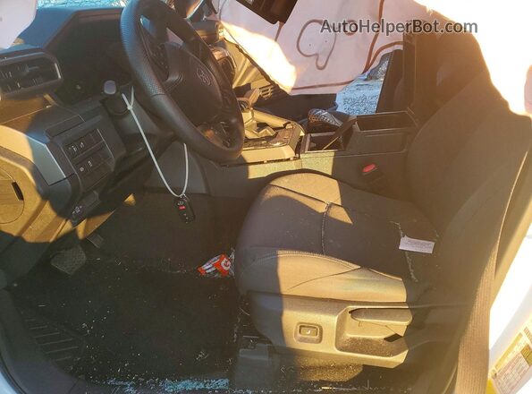 3TMKB5FN4RM010625 2024 TOYOTA TACOMA White Vista interior delantera