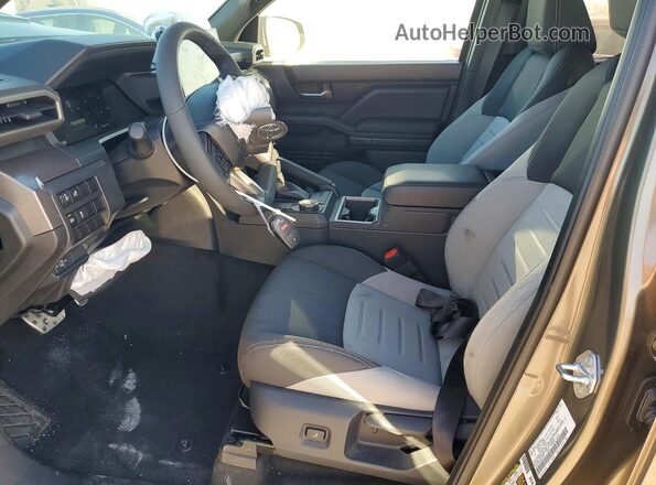 3TMLB5FN3TM055423 2026 TOYOTA TACOMA Gray Vista interior delantera
