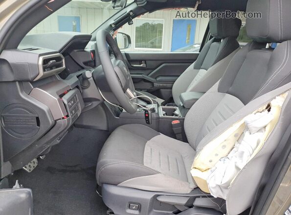 3TMLB5JN4TM217048 2026 TOYOTA TACOMA Зеленый Вид салона спереди