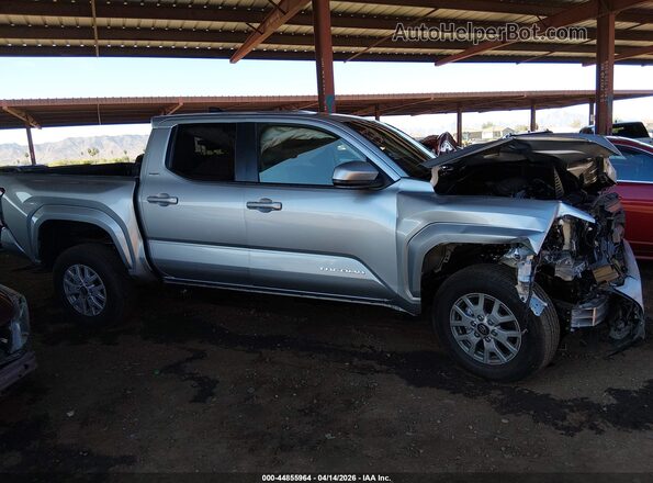 3TMLB5JN5TM246901 2026 TOYOTA TACOMA Silver Widok wnętrza z tyłu