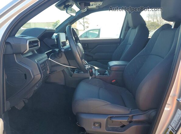 3TYKD5HN1ST034706 2025 TOYOTA TACOMA Silver Vista interior delantera