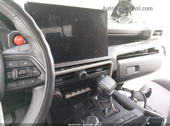 3TYLC5LN8RT010461 2024 TOYOTA TACOMA HYBRID Green Դիմացի տեսք