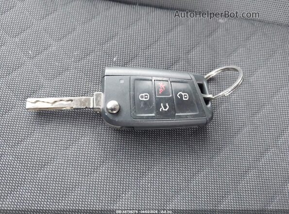 3VV0B7AX8LM117004 2020 VOLKSWAGEN TIGUAN Серебряный Вид панели приборов