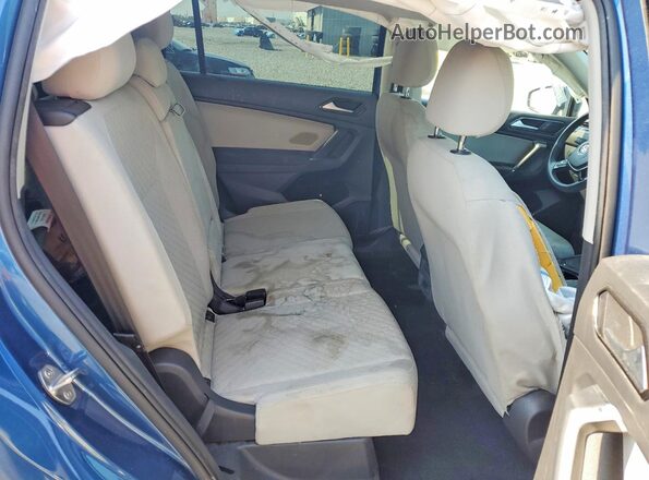 3VV1B7AX1JM021426 2018 VOLKSWAGEN TIGUAN Синий Вид задней части салона
