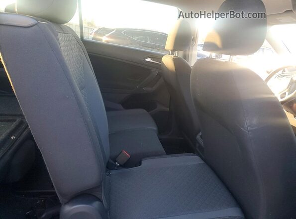 3VV1B7AX4LM152207 2020 VOLKSWAGEN TIGUAN Black Вид задньої частини салону