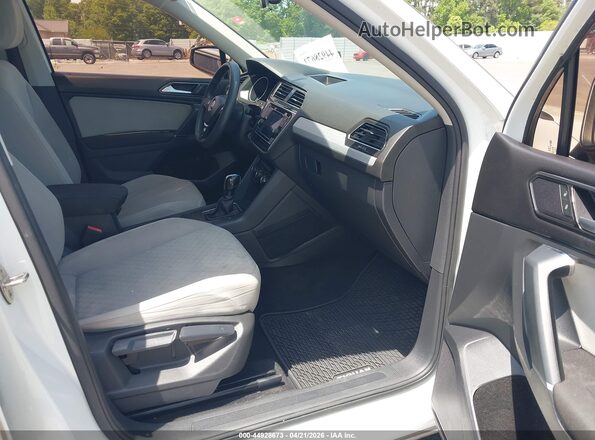 3VV1B7AX6JM021521 2018 VOLKSWAGEN TIGUAN Белый Вид салона спереди