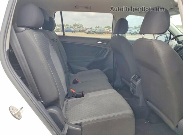 3VV1B7AX8MM012016 2021 VOLKSWAGEN TIGUAN White Widok tylnych siedzeń