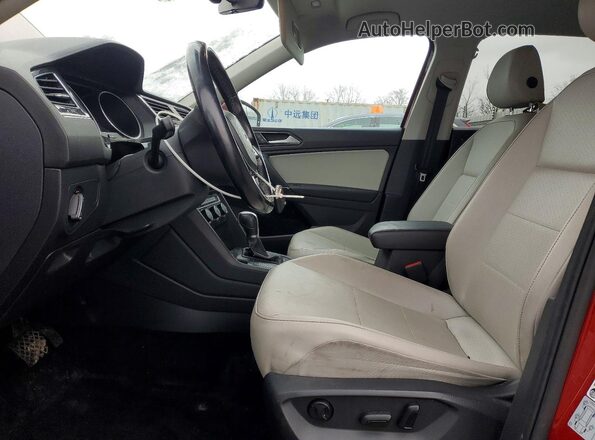 3VV2B7AX2JM219856 2018 VOLKSWAGEN TIGUAN Красный Вид салона спереди