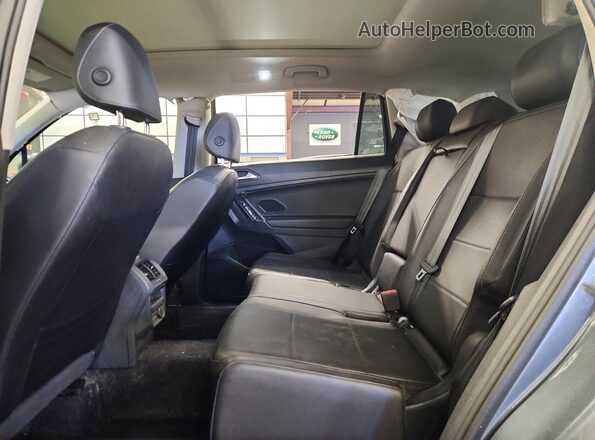 3VV2B7AX3LM139078 2020 VOLKSWAGEN TIGUAN Серый Вид задней части салона