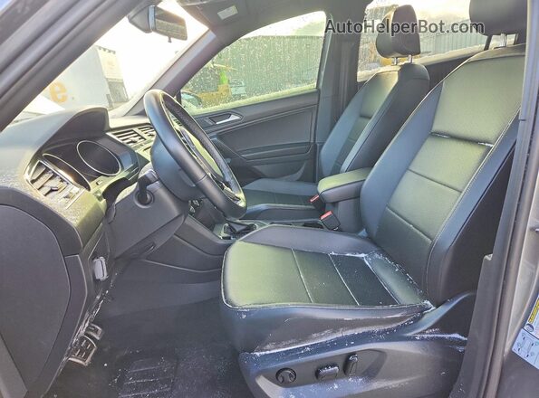 3VV2B7AX4MM139947 2021 VOLKSWAGEN TIGUAN Серый Вид салона спереди