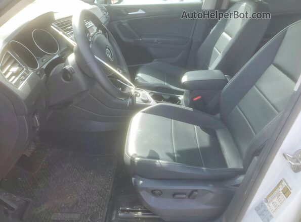 3VV2B7AX5LM020626 2020 VOLKSWAGEN TIGUAN White წინა სალონის ხედი